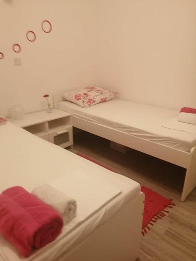 Apartman Dora Lägenhet Pag Town Exteriör bild